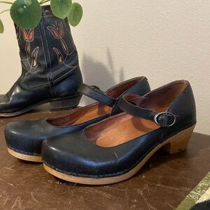 Dansko leather black clog mules size 40 buckle over